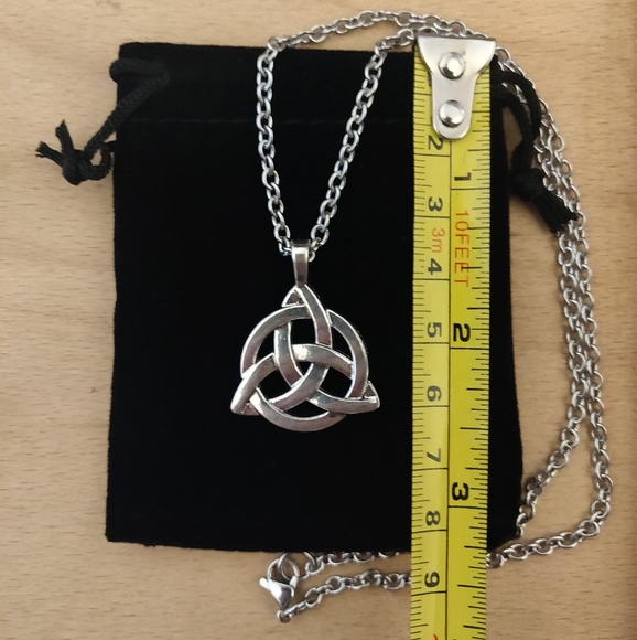 Triquetra Trinity Knot Necklace Celtic Pagan Wiccan Symbol Pendant Necklace - Picture 4 of 4